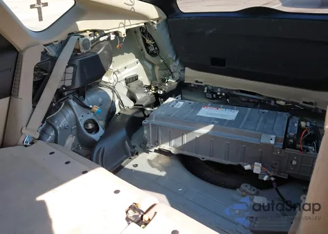 2004 Toyota Prius z USA, uszkodzony, nr VIN JTDKB22U740013705